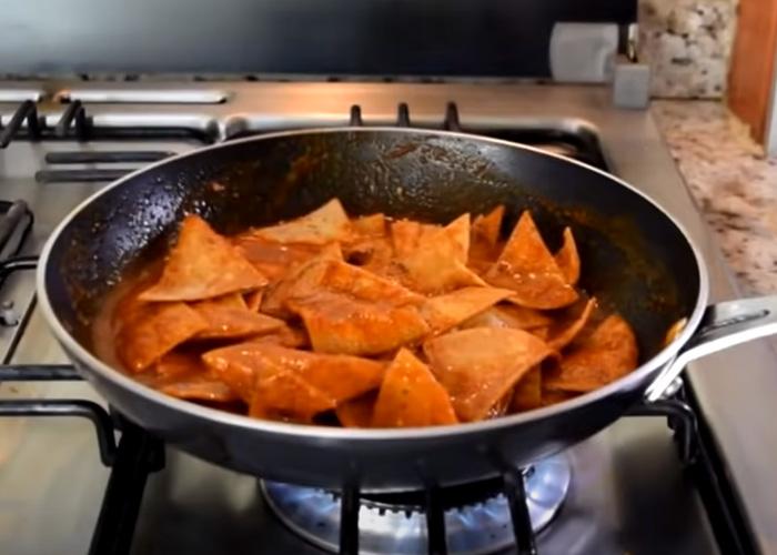 Cómo hacer chilaquiles rojos