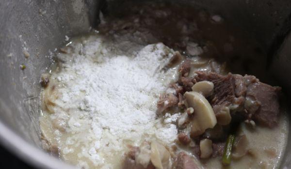 Mezclamos la maicena y lo cocinamos