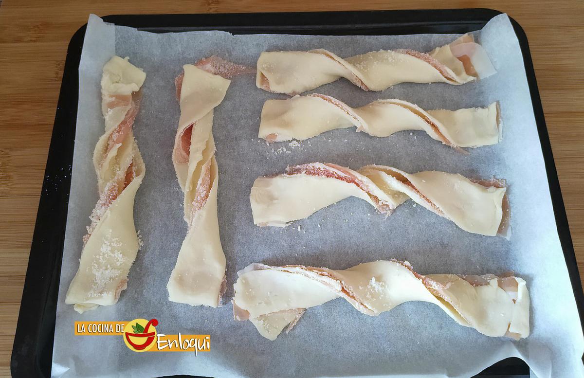 Palitos de hojaldre con jamón