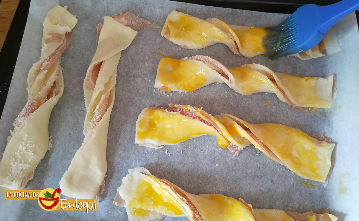 Palitos de hojaldre con jamón