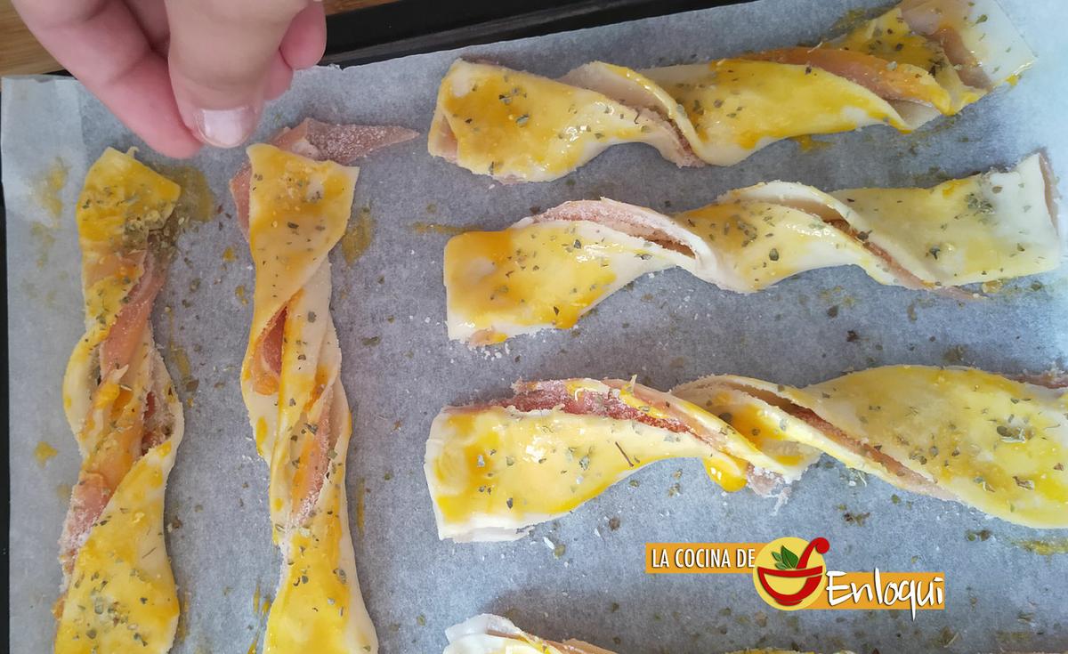 Palitos de hojaldre con jamón