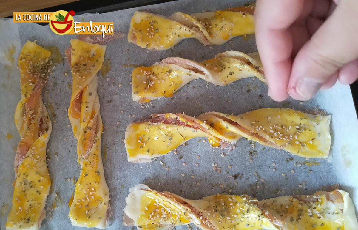 Palitos de hojaldre con jamón
