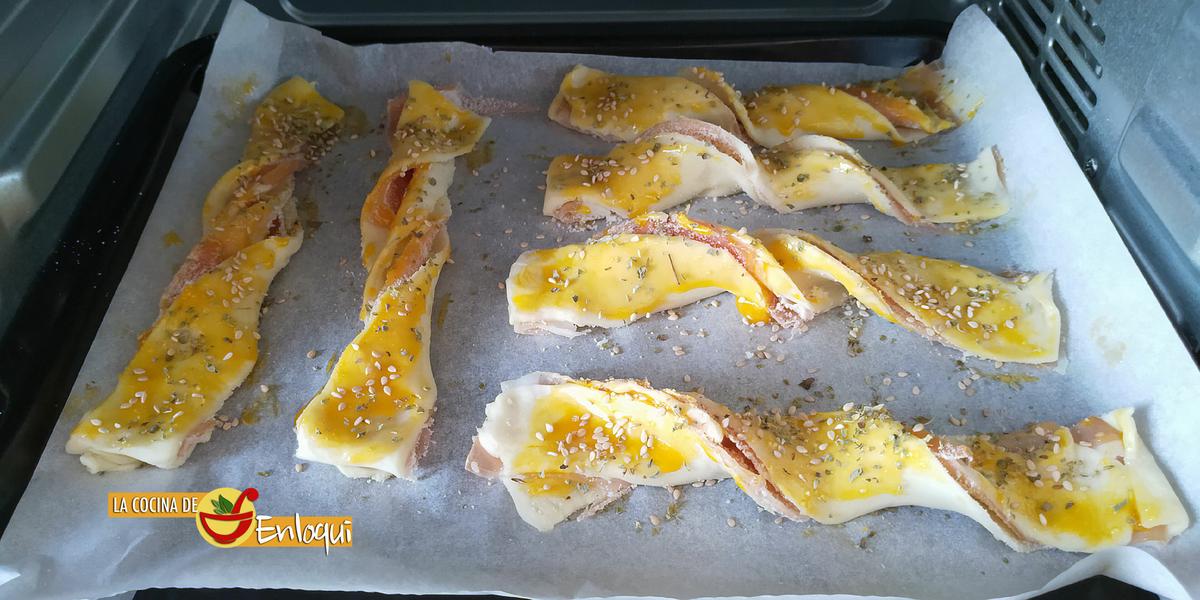 Palitos de hojaldre con jamón
