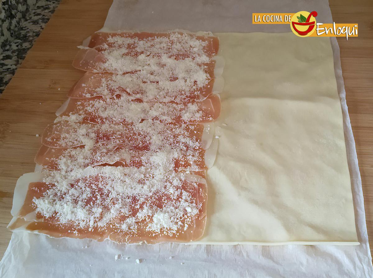 Palitos de hojaldre con jamón