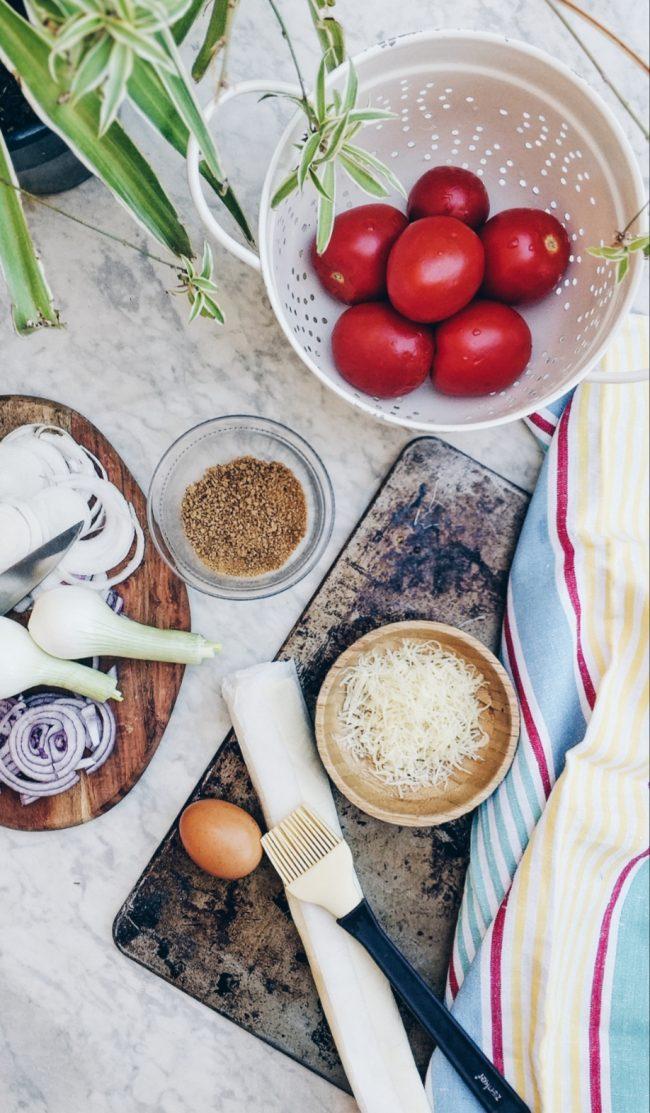 Galette de tomate y cebolla caramelizada