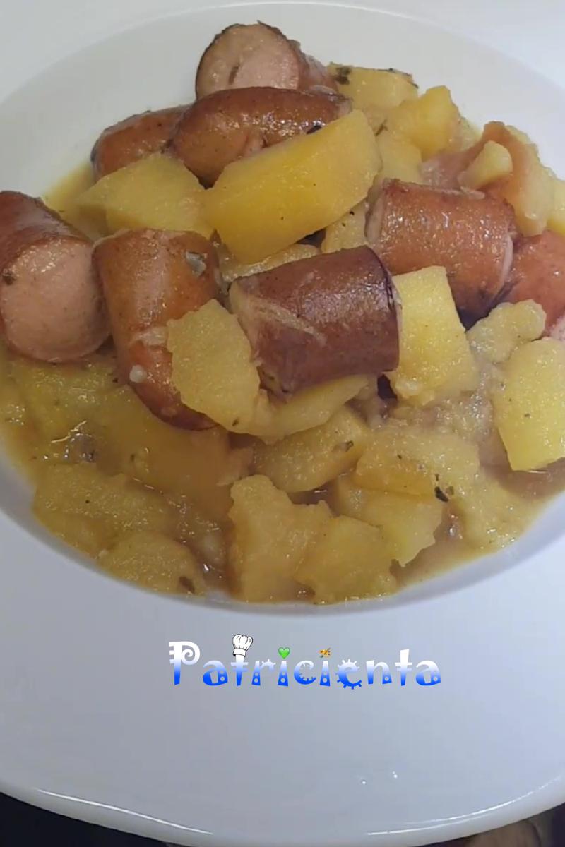 Guiso de patatas con salchichas a la cerveza