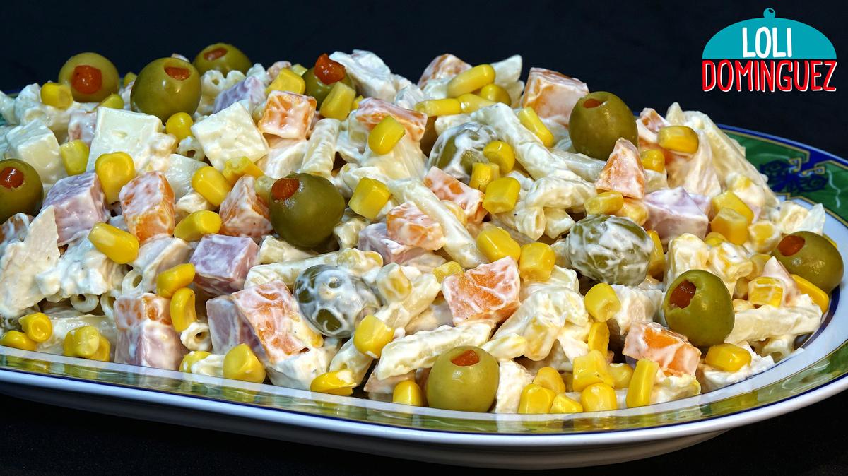 ENSALADA DE PASTA FÁCIL Y DELICIOSA. Esta receta es ideal para el verano pero apetece todo el año, la mezcla de sabores y texturas es riquísima y el sabor que le aporta la salsa es especial, resulta una ensalada nutritiva y saludable