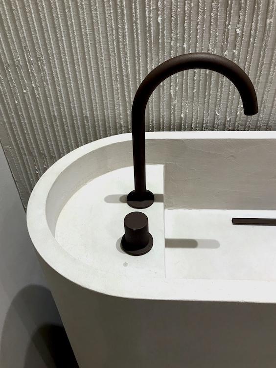 #bathroom #griferianegra #microcemento