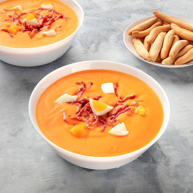Salmorejo con jamón ibérico y huevo