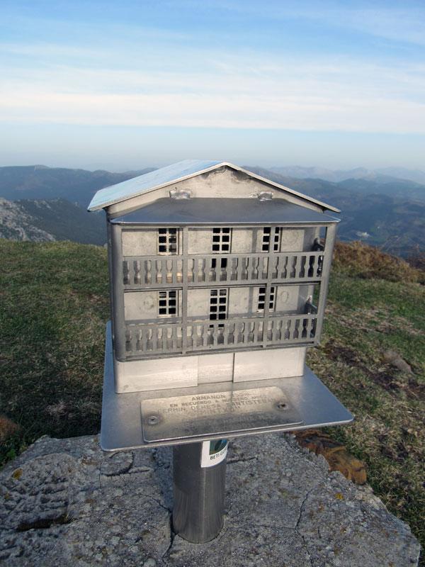 En el ranking de buzones bonitos, sin duda el de Armañón ocupa posiciones importantes