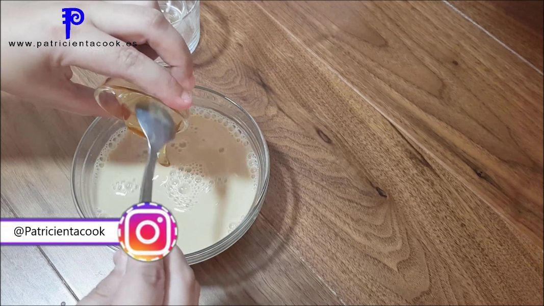 Helado de chocolate blanco en heladera