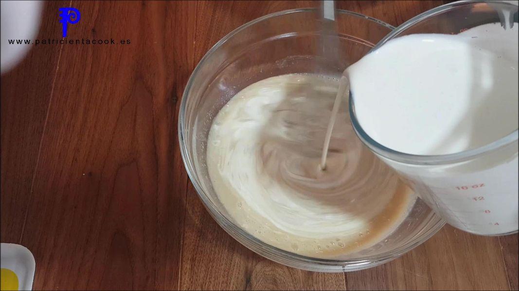 Helado de chocolate blanco en heladera