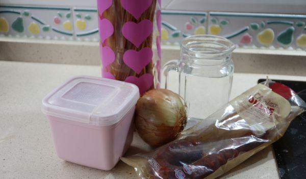 Los ingredientes necesarios para hacer espaguetis con chorizo