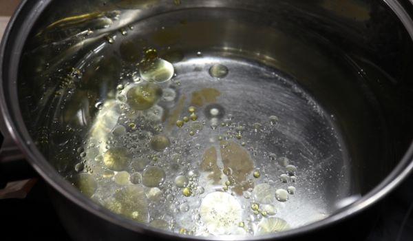 Ponemos el agua a calentar para cocer