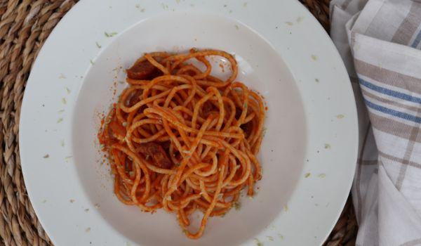 Cómo hacer la receta casera de espaguetis con chorizo