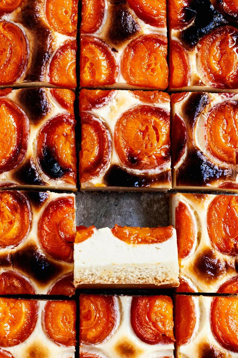 Pastel de queso con albaricoques