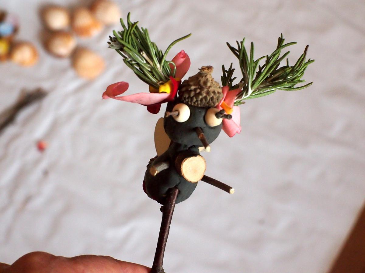 Muñequito del bosqe creado con la caja natre creative box de Zaida Mares