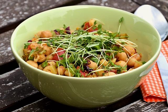 ciurons trempats, ensalada de garbanzos