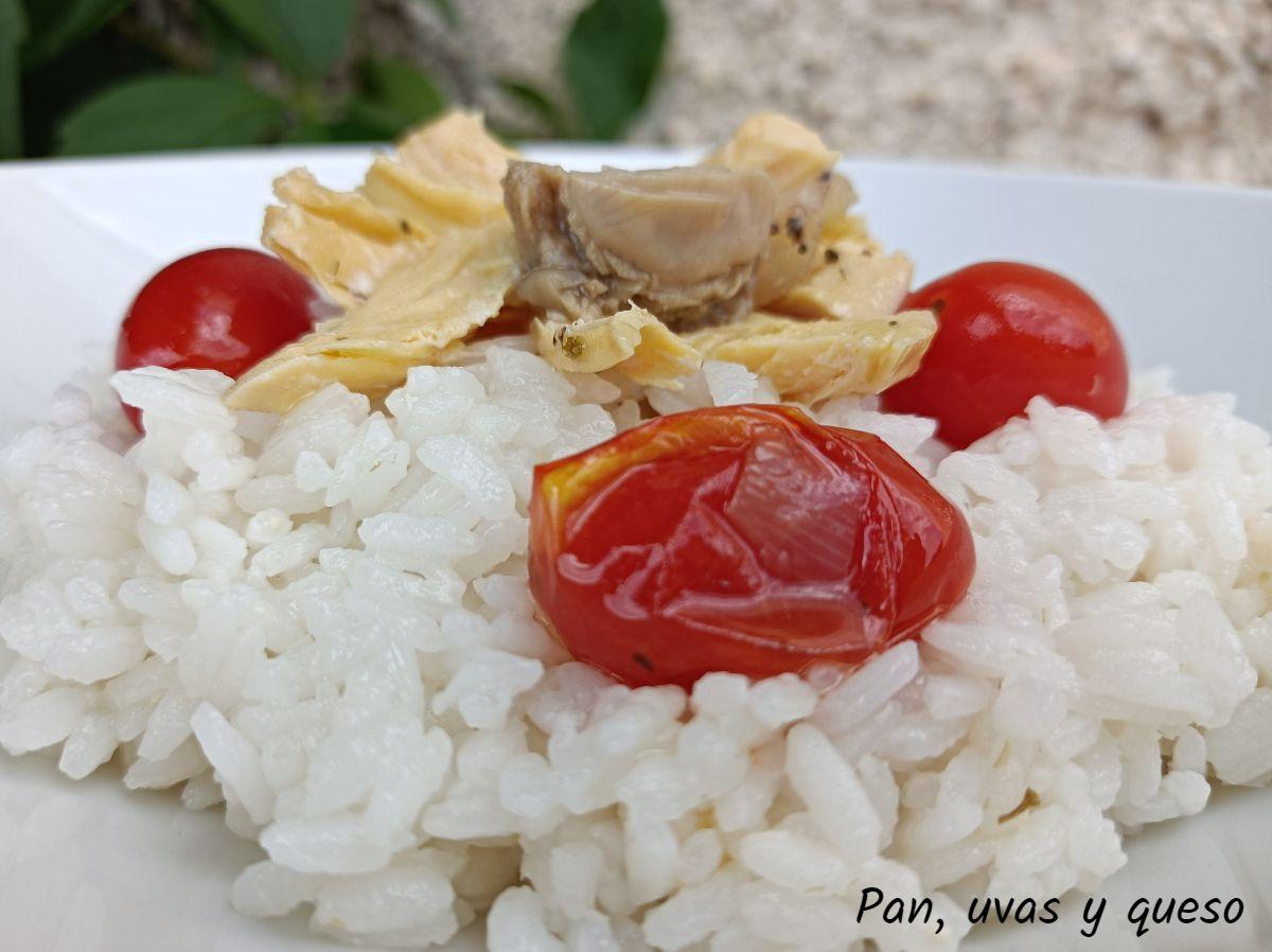 ensalada de arroz - pan uvas y queso