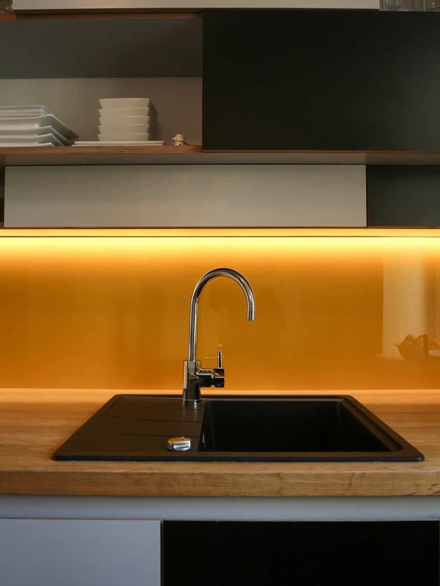 decoracion de cocinas con colores intensos