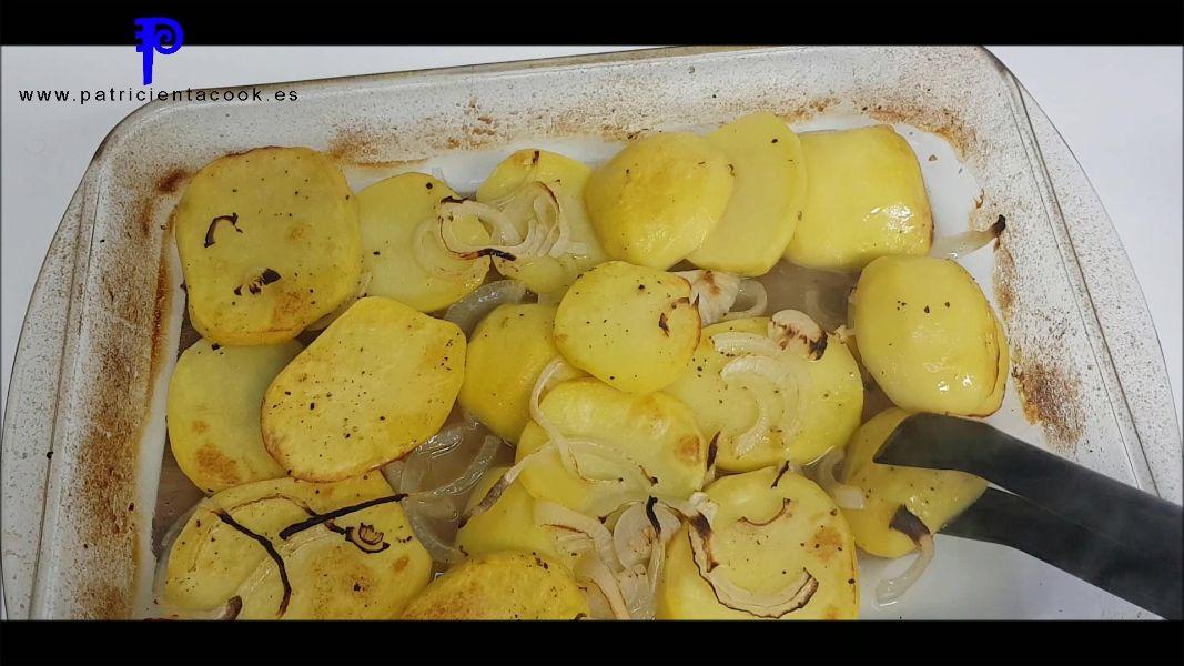 Lubina con patatas a la sidra en horno
