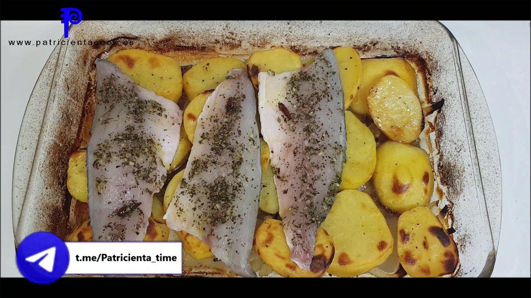 Lubina con patatas a la sidra en horno