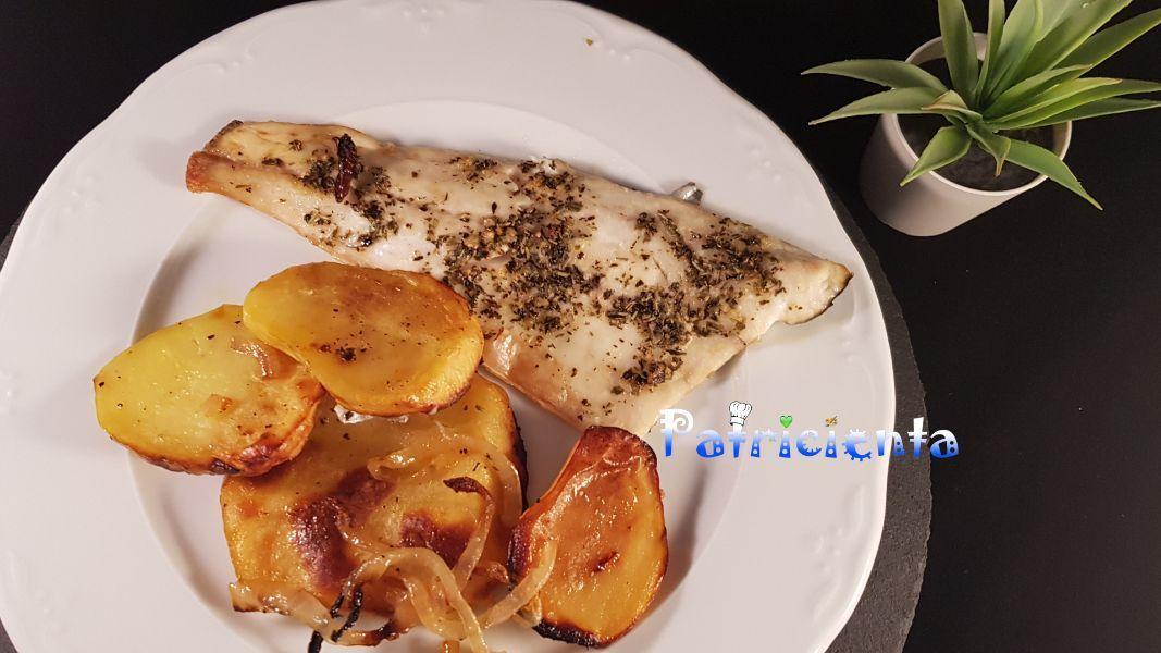 Lubina con patatas a la sidra en horno