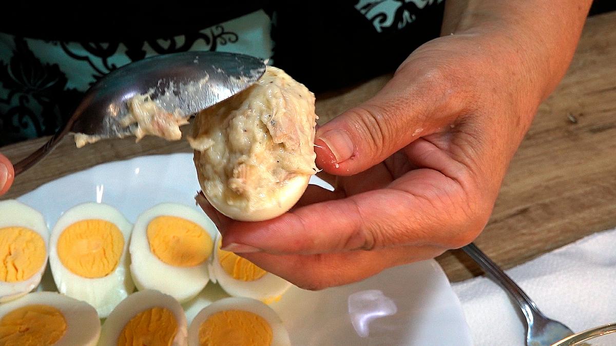 HUEVOS RELLENOS CON BECHAMEL Y ATÚN - Loli Domínguez - Foto 8