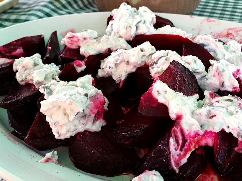 Betabeles horneados con queso de cabra