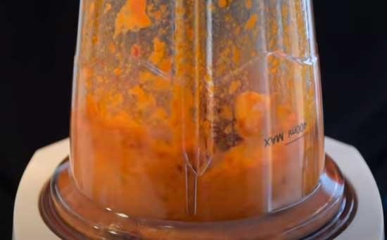 triturar sofrito para el arroz meloso con calamares