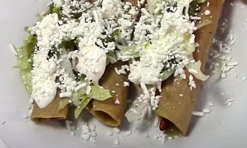 tacos dorados de pollo de claudia peragallo