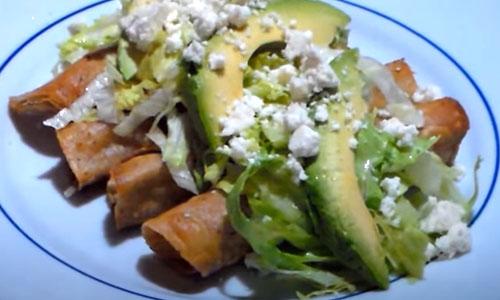 tacos dorados de pollo de claudia peragallo