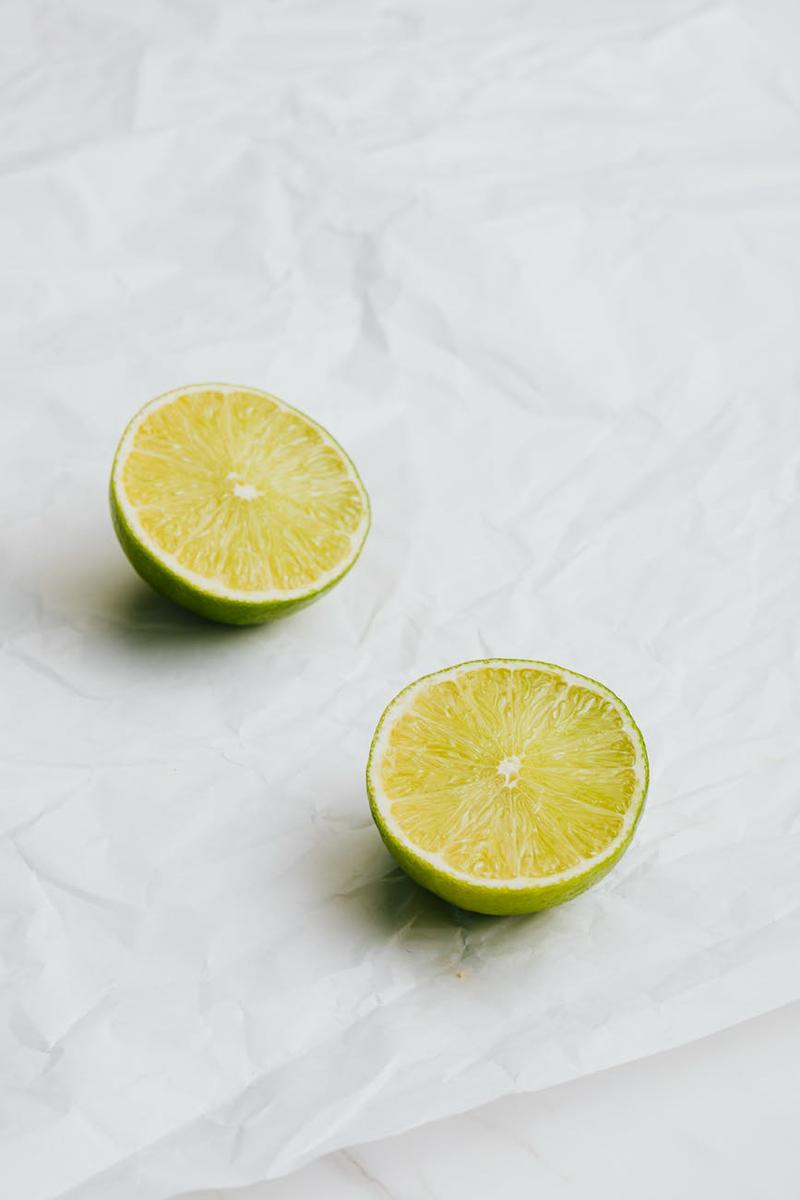 cómo usar el limón en tu rutina de belleza
