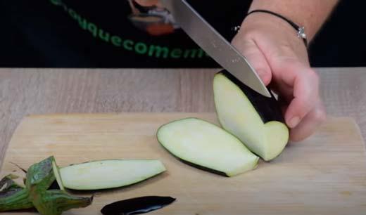 cortamos las berenjenas en rodajas para los san jacobos de berenjenas