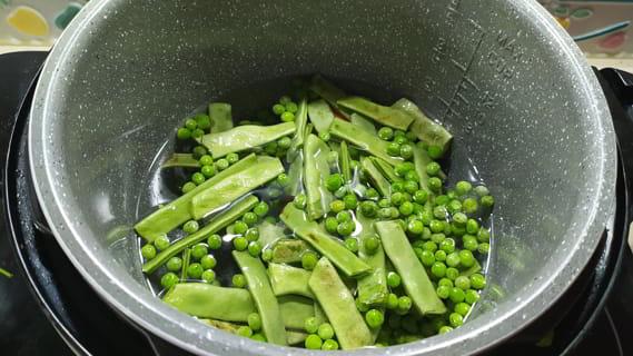 Ponemos las verduras en la Olla y las cocemos todas juntas