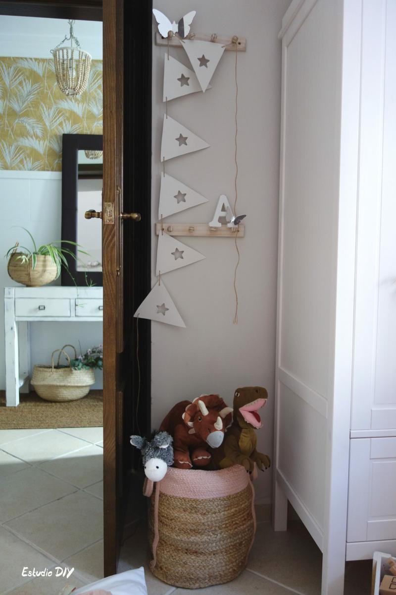 como hacer una sencilla lámpara con bolas de madera