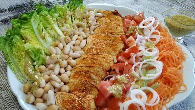 Ensalada de pollo y legumbres