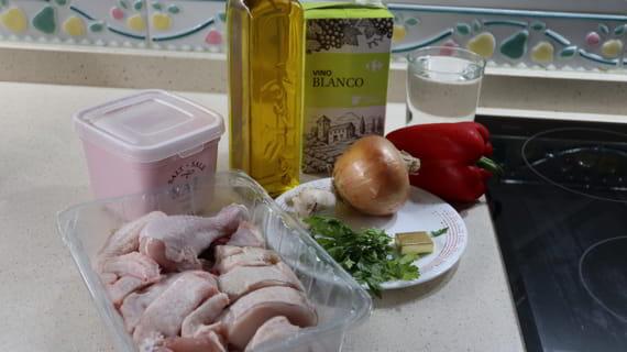 Los ingredientes necesarios para hacer pollo en salsa receta tradicional