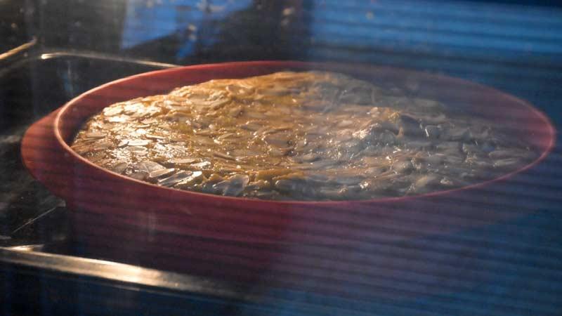 hornear la tarta fácil de ciruelas claudias