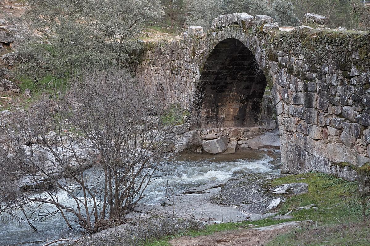 Puente Mocha sobre el Tiétar cerca de La Adrada. Sierra de Gredos. Valle del Tiétar. Ávila.Castilla y León. España. © Javier Prieto Gallego
