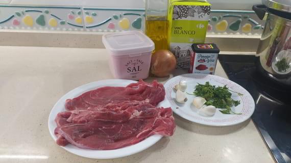 Los ingredientes necesarios para hacer la receta de filetes de ternera en salsa