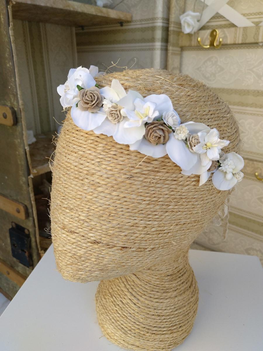 Corona floral tostado y blanco PANDORA