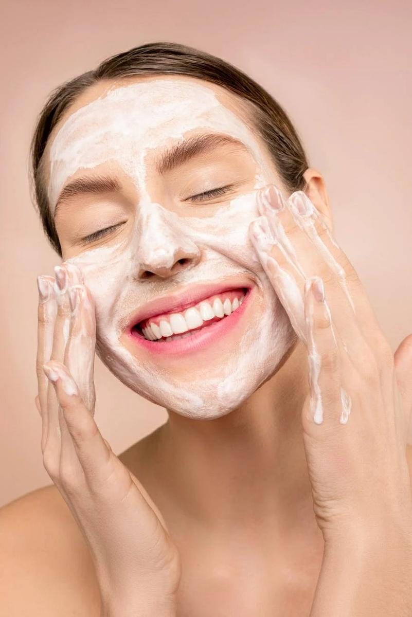 cómo hacer una limpieza facial en casa