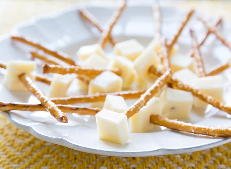Aperitivo saludable galletitas saladas con queso
