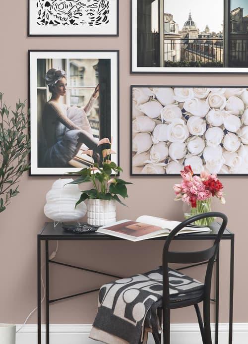 Cómo decorar creando galerías de imágenes en paredes vacías.