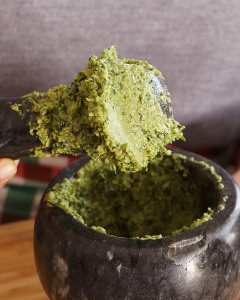 pesto genovese clasico original mortero albahaca