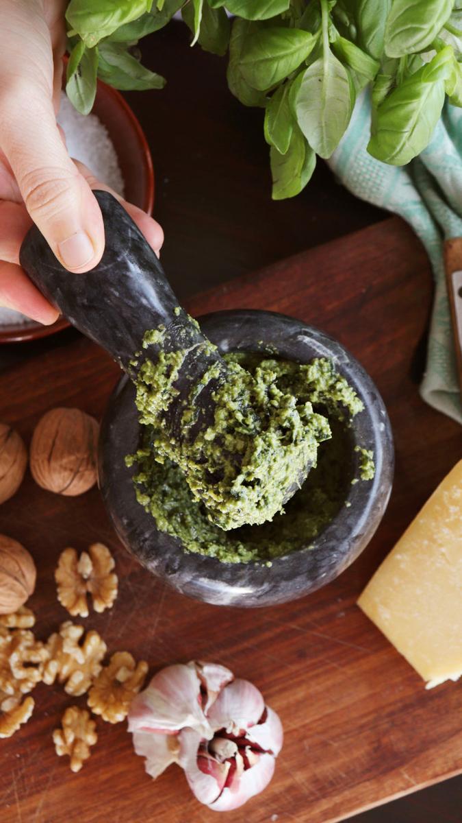 pesto genovese clasico original mortero albahaca