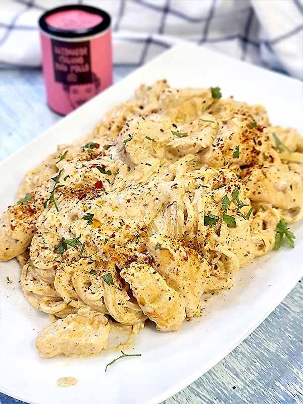 receta de espaguetis, nata (crema de leche) y pollo