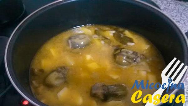 guiso de patatas con alcauciles