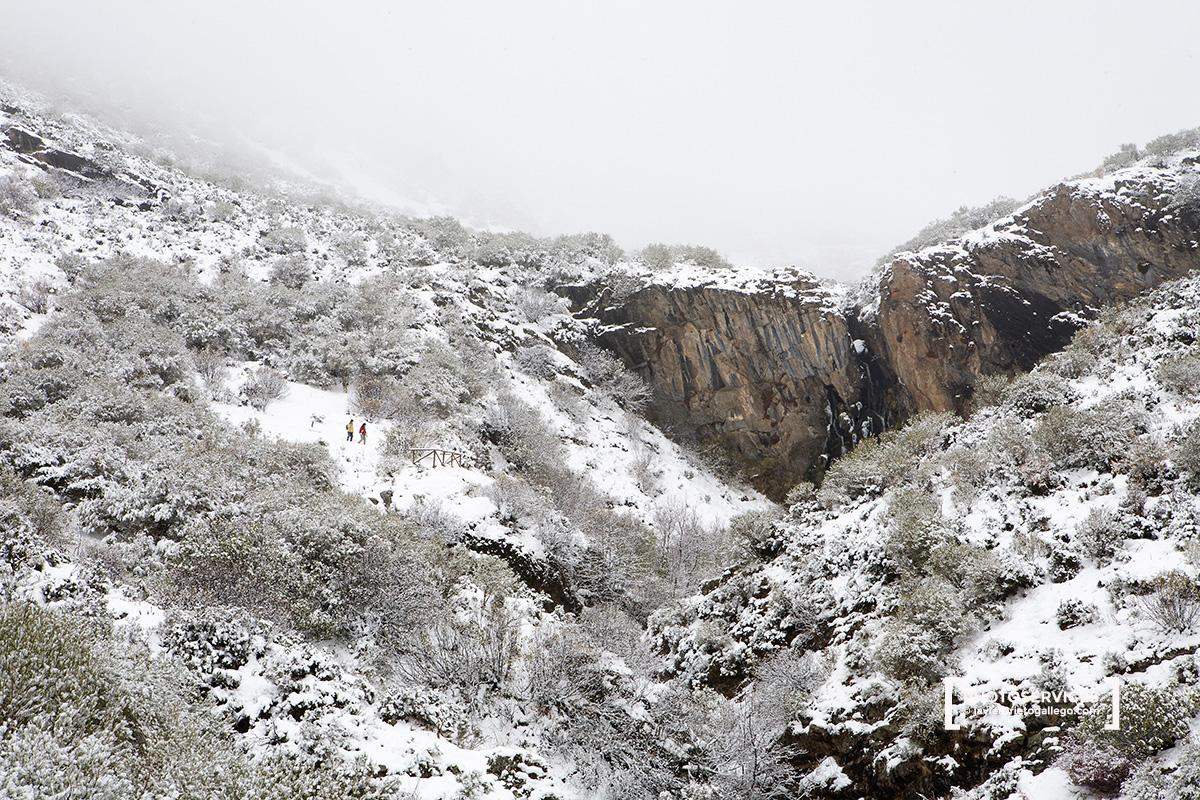 Cascada del arroyo Mazobre. Senda del arroyo Mazobre. Parque Natural de la Montaña Palentina. Palencia. Castilla y León. España © Javier Prieto Gallego